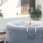 Zen Jacuzzi Retreat Mit Terrasse Garage Und 24 7 Check In Netflix Und 公寓