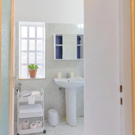 Apartment Zen Jacuzzi Retreat mit Terrasse Garage und 24 7 Check in Netflix und Disney Plus *