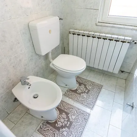 Zen Jacuzzi Retreat Mit Terrasse, Garage, Klimaanlage, 24 - 7 Check-in, Netflix Und Casale Monferrato