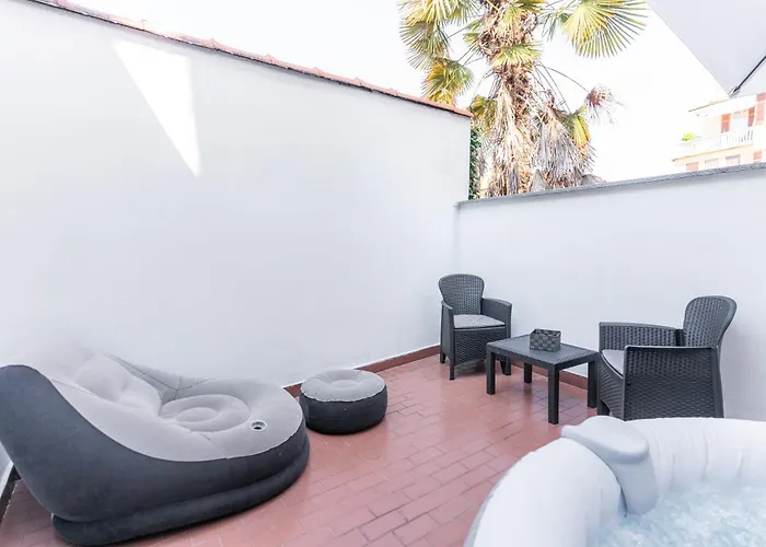 아파트 Zen Jacuzzi Retreat Mit Terrasse Garage Und 24 7 Check In Netflix Und 카살레몬페라토