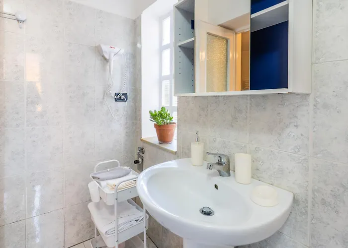 아파트 Zen Jacuzzi Retreat Mit Terrasse Garage Und 24 7 Check In Netflix Und 카살레몬페라토