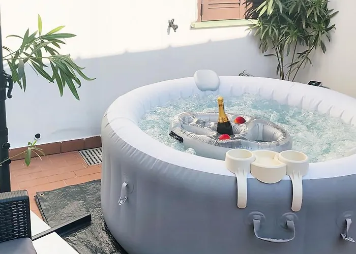 Zen Jacuzzi Retreat Mit Terrasse Garage Und 24 7 Check In Netflix Und 아파트 카살레몬페라토